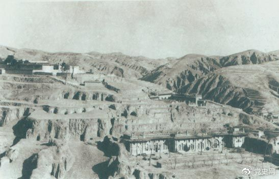 1947年12月25日至28日，中共中央在陜北米脂楊家溝召開擴(kuò)大會(huì)議（十二月會(huì)議）。圖為會(huì)議會(huì)址。